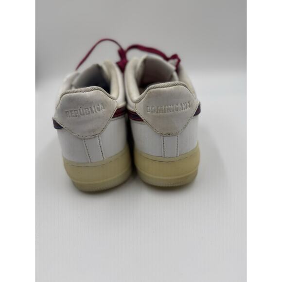 Athletic_Shoes